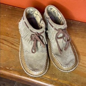 Hush Puppies moccasins, tan with fringe, size 6.5
